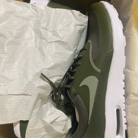 womens nike shoes olive green